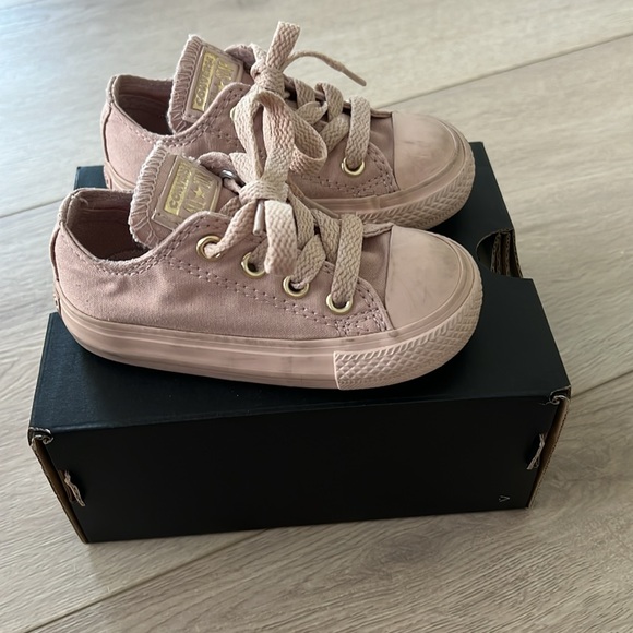 Converse Blush Toddler Size 5 - Picture 2 of 6